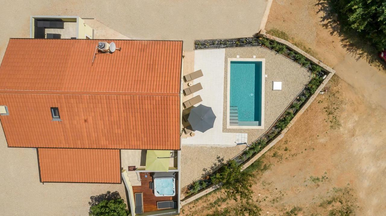 Holiday Home Tos Risika Exterior foto